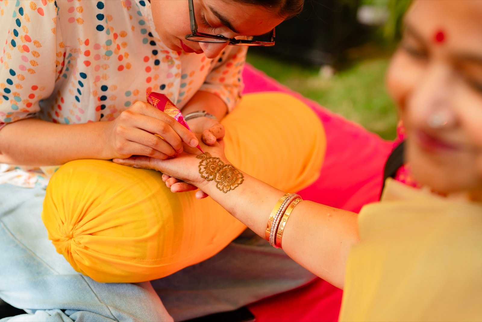 Himanshi and Christopher — the mehendi ceremony