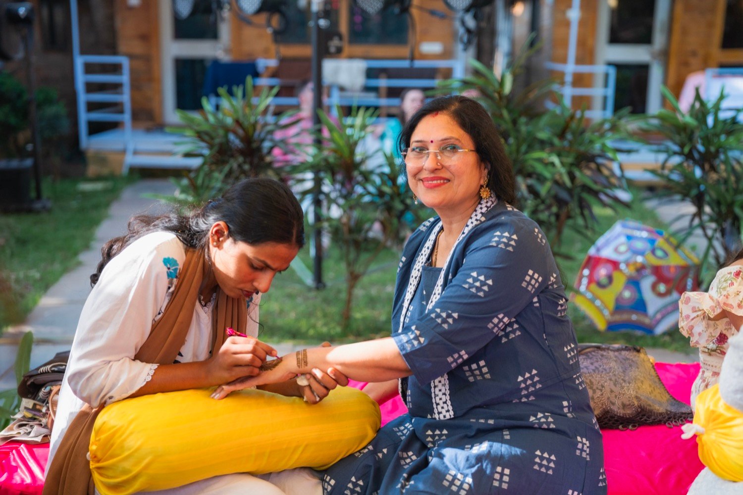 Himanshi and Christopher — the mehendi ceremony