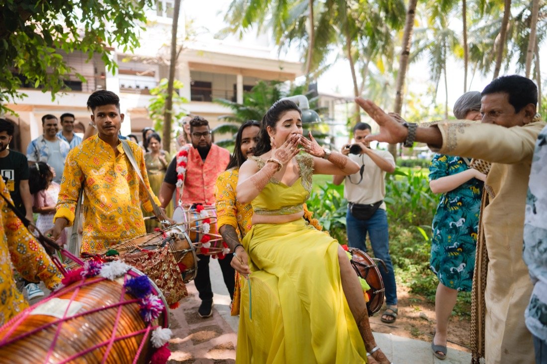 Bhavna and Przemo — the mehndi