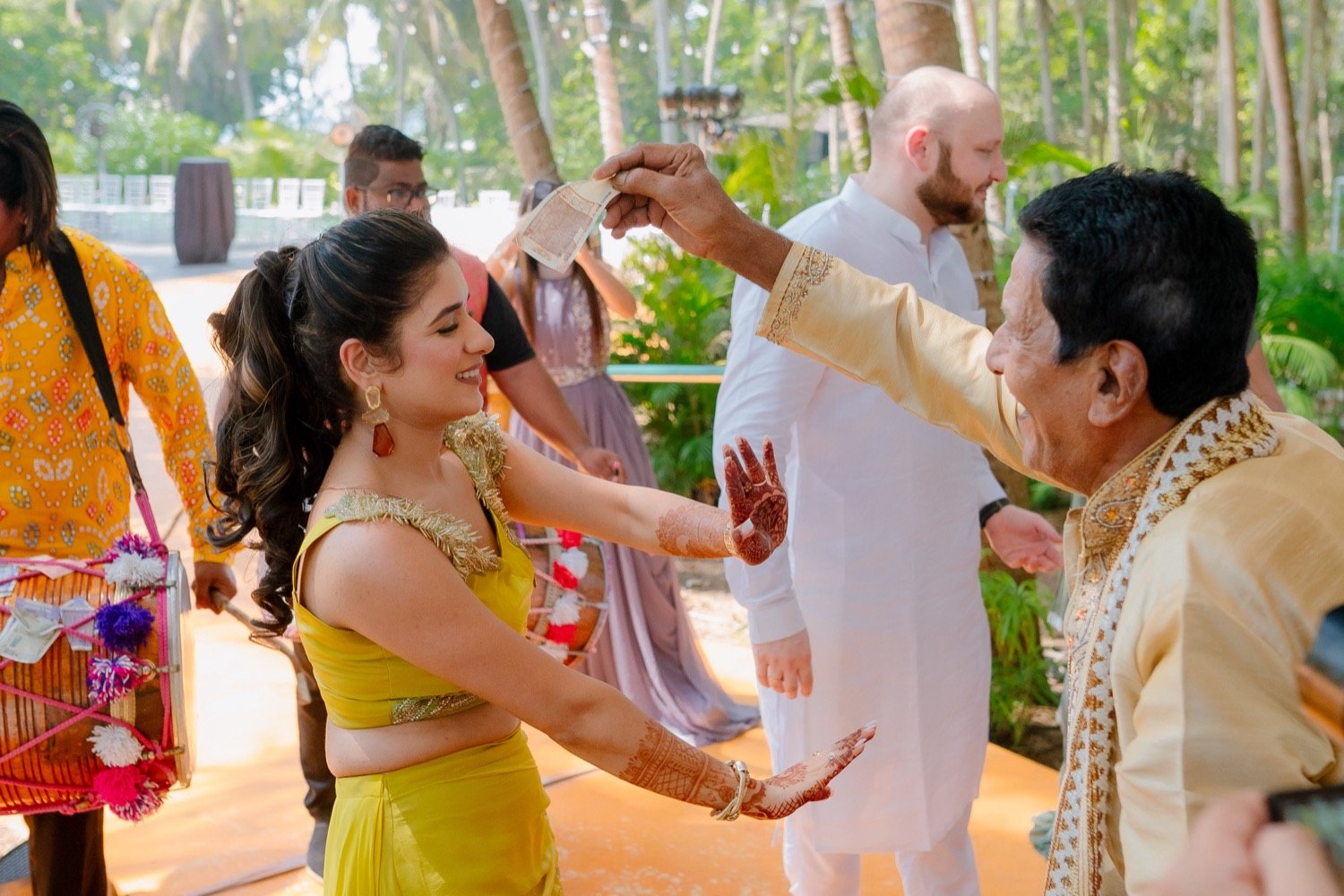 Bhavna and Przemo — the mehndi